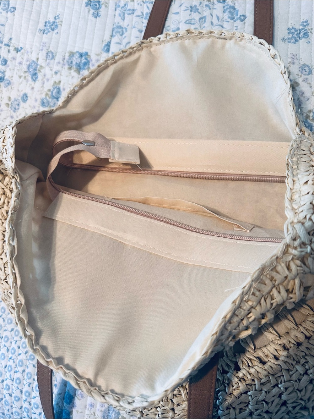 NWOT Round Straw Bag - Picture 7 of 8